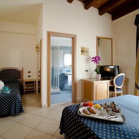 Hotel Romana 4*