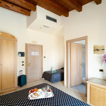 Romana Hotel 4*