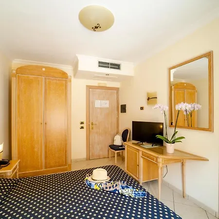 Hotel Romana 4*